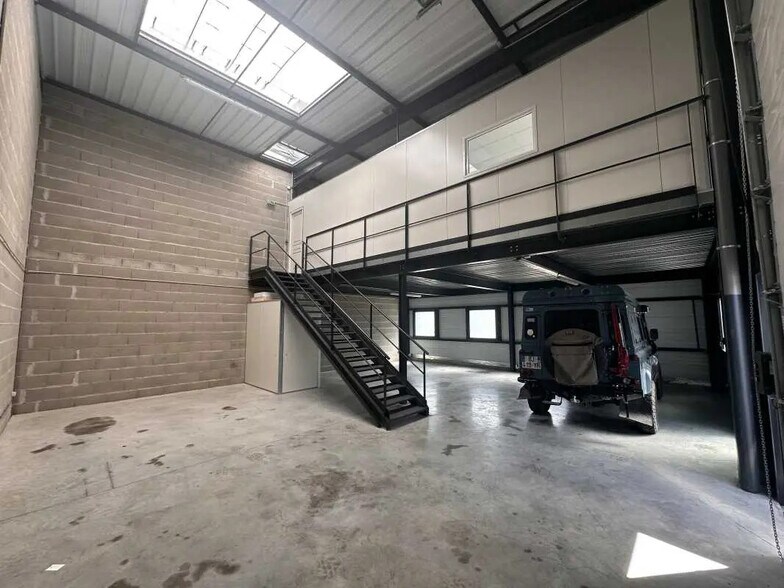 Local d’activités dans Genay à louer - Photo intérieure – Image 3 sur 7