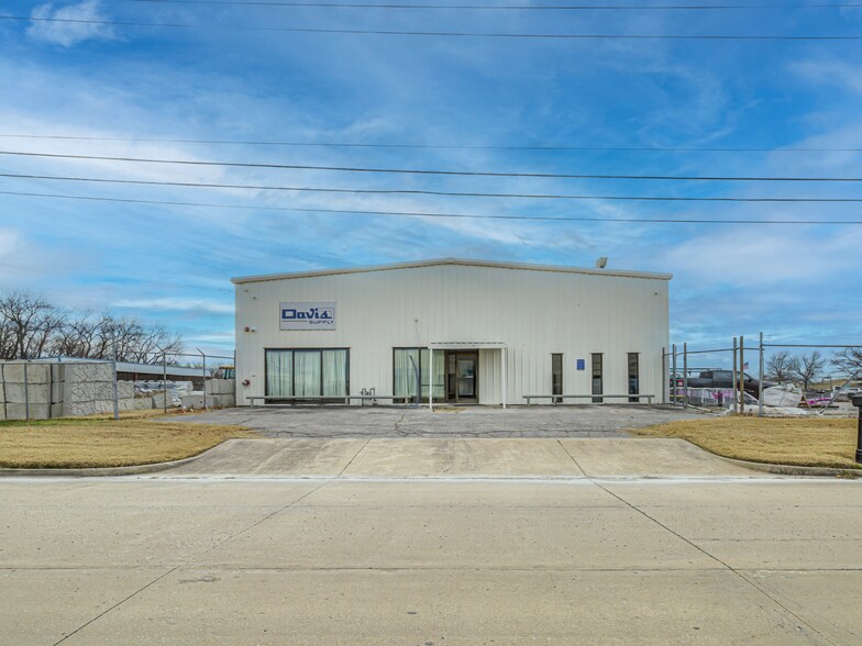 10902 E Independence St, Tulsa, OK à louer - Photo principale – Image 1 sur 6