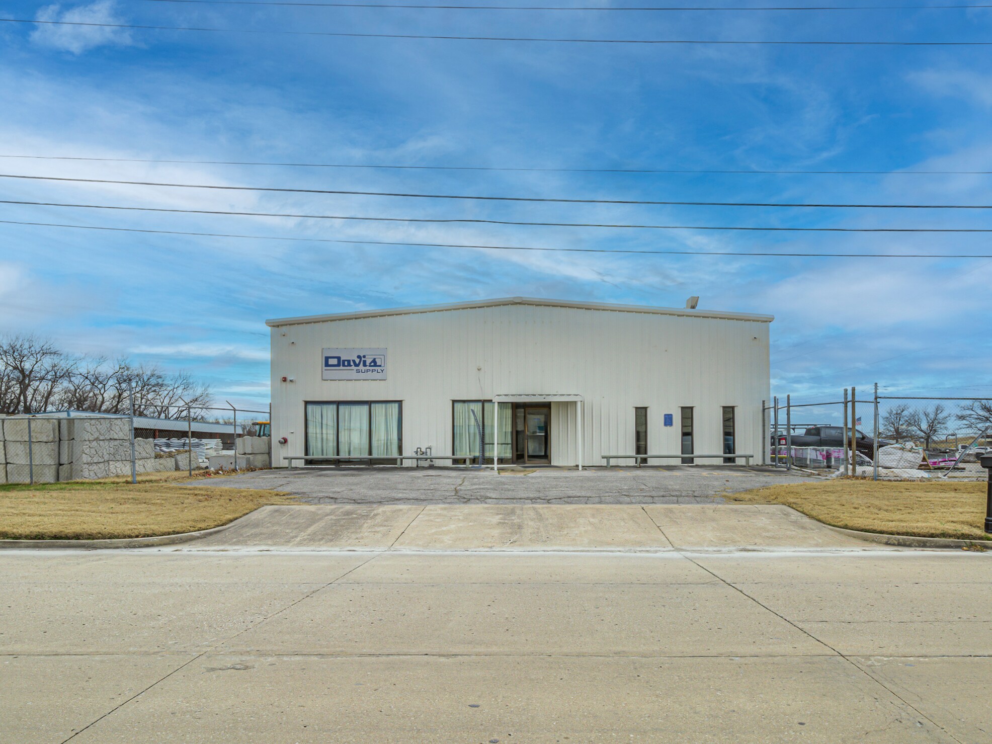 10902 E Independence St, Tulsa, OK à louer Photo principale– Image 1 sur 7