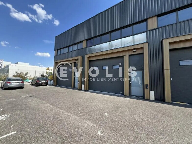 553 Rue Du Chat Botte, Beynost à louer - Photo de l’immeuble – Image 1 sur 14