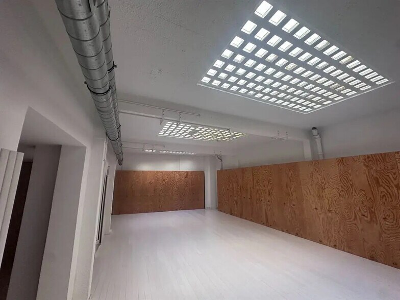 Local commercial dans Paris à louer - Photo de l’immeuble – Image 1 sur 5