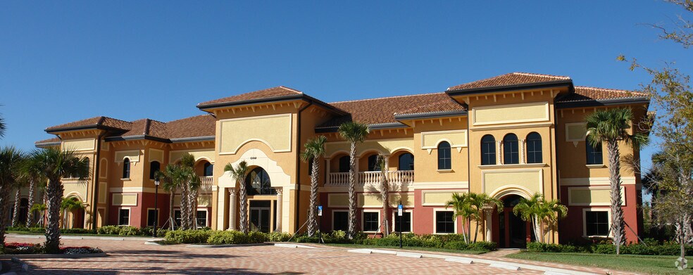 13461 Parker Commons Blvd, Fort Myers, FL à louer - Photo de l’immeuble – Image 3 sur 6