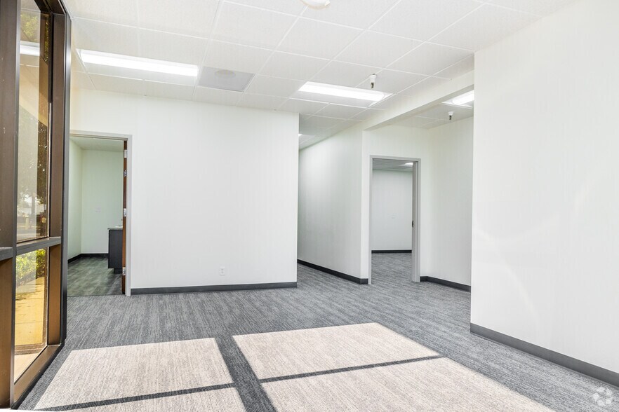 2286-2298 Tripaldi Way, Hayward, CA à louer - Photo intérieure – Image 3 sur 21