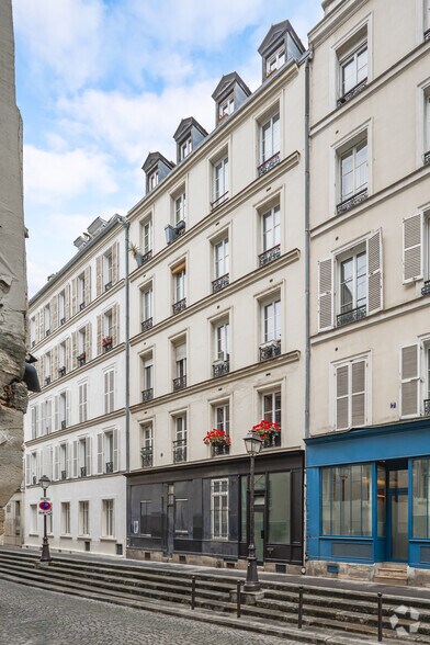 74 Boulevard Saint-Germain, Paris à louer - Photo de l’immeuble – Image 2 sur 4