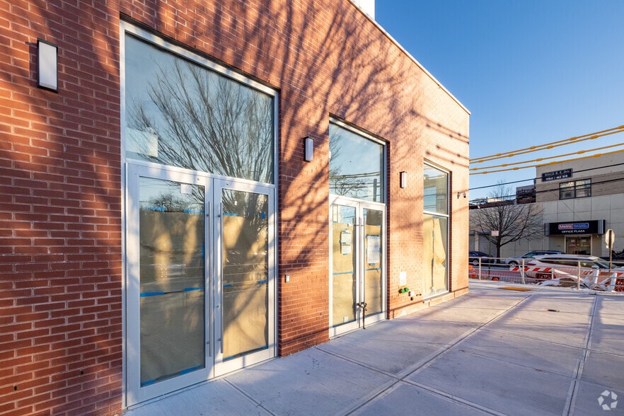 150-23 Barclay Ave, Flushing, NY à louer - Photo de l’immeuble – Image 3 sur 14