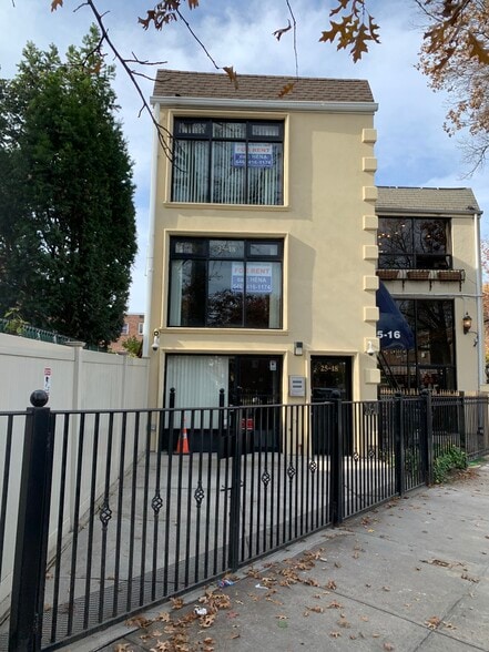 2518 Francis Lewis Blvd, Flushing, NY à louer - Photo de l’immeuble – Image 1 sur 10