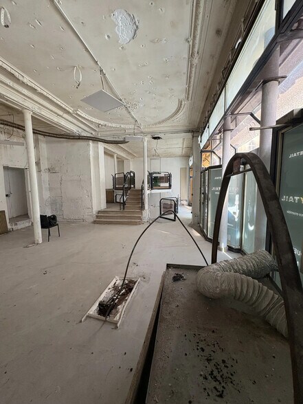 Local commercial dans Paris à louer - Photo de l’immeuble – Image 1 sur 5