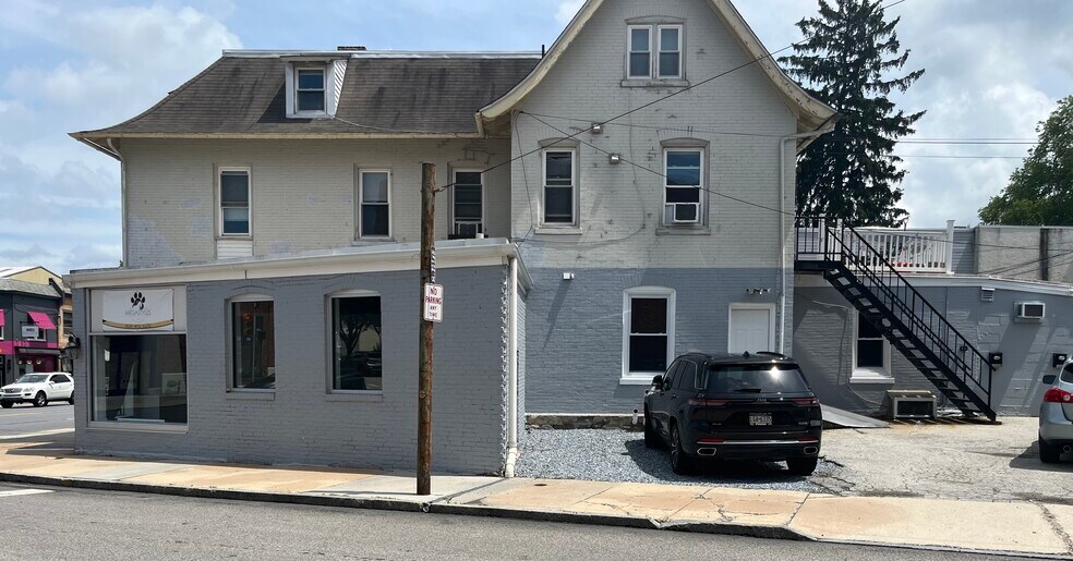 1050 W Lancaster Ave, Bryn Mawr, PA à louer - Photo de l’immeuble – Image 3 sur 21