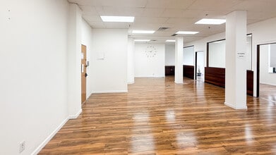 46-20 Queens Blvd, Sunnyside, NY à louer Photo intérieure– Image 2 sur 6