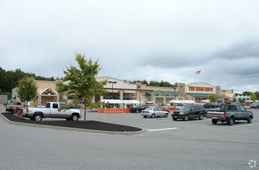 820 State Route 9, Queensbury, NY à louer - Photo principale – Image 2 sur 11