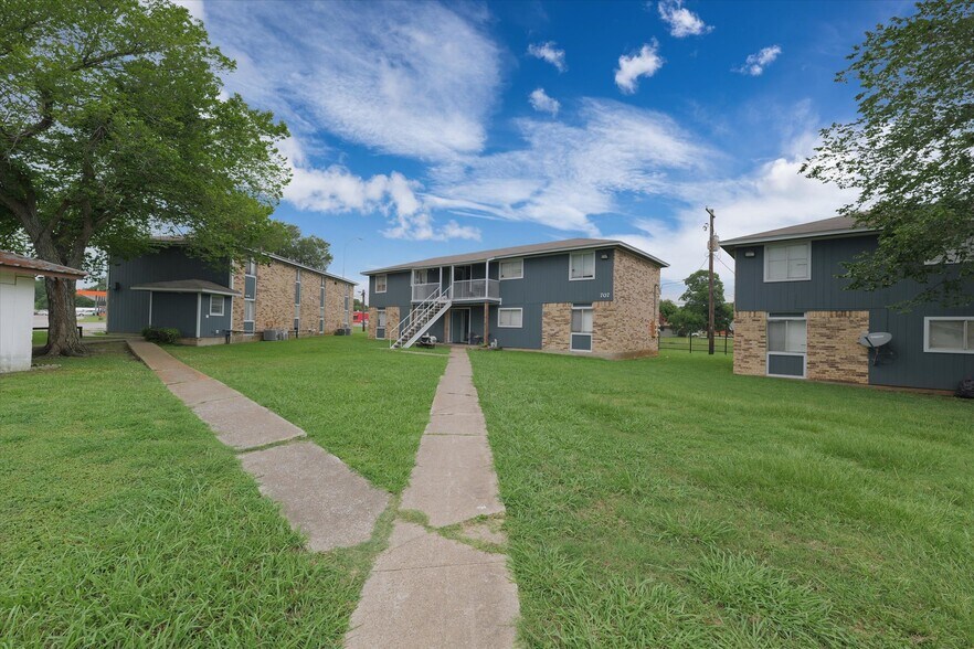 710 Hall Ave, Caldwell, TX à vendre - Photo de l’immeuble – Image 1 sur 6
