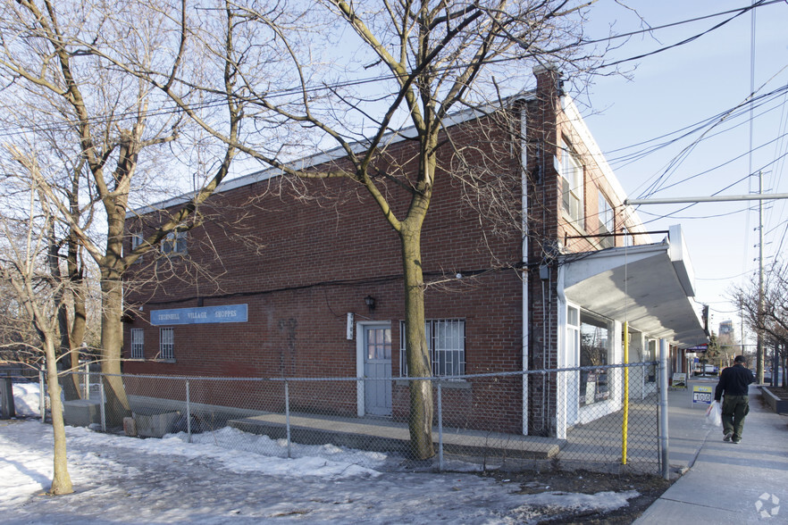 7711-7717 Yonge St, Markham, ON à louer - Photo de l’immeuble – Image 2 sur 3