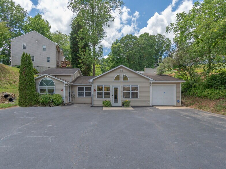 20-24 Park Terrace Dr, Clyde, NC à vendre - Photo de l’immeuble – Image 1 sur 27