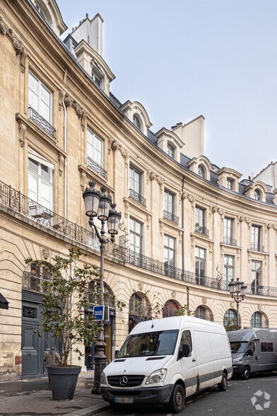 10 Place Des Victoires, Paris à louer - Photo de l’immeuble – Image 3 sur 7