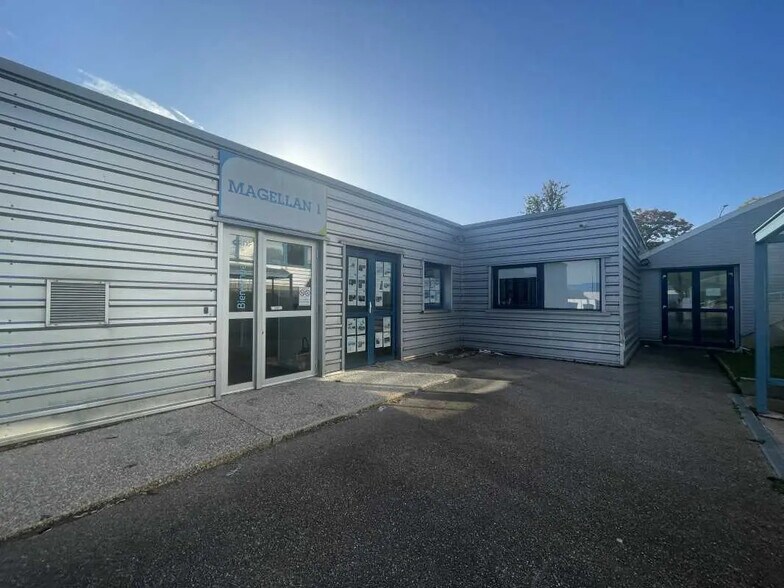 Bureau dans Mont-Saint-Aignan à louer - Photo de l’immeuble – Image 1 sur 5