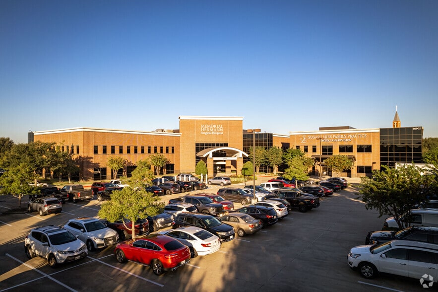 16902 Southwest Fwy, Sugar Land, TX à louer - Photo principale – Image 1 sur 16