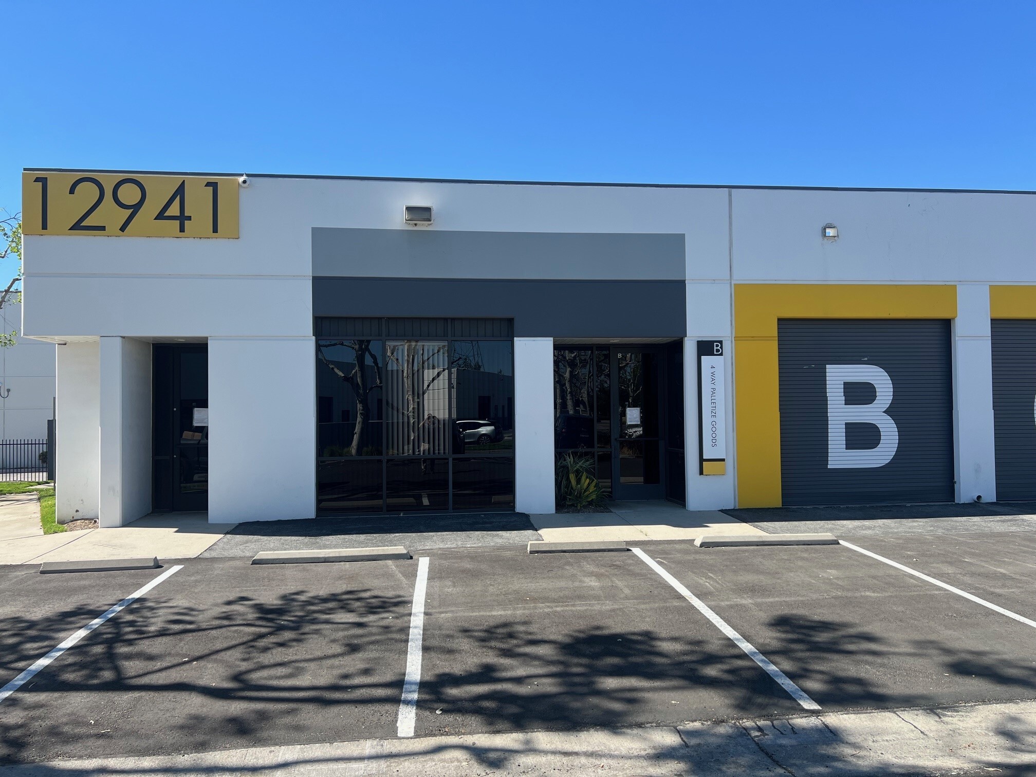 13177 Ramona Blvd, Irwindale, CA à louer Photo intérieure– Image 1 sur 2