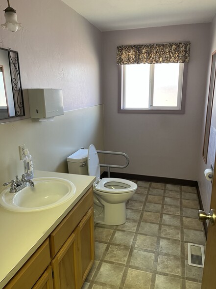 1185 Arthur St, Eugene, OR à vendre - Photo de l’immeuble – Image 3 sur 10
