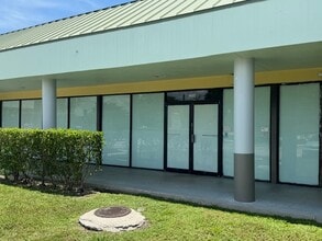 4806-4850 N University Dr, Lauderhill, FL à louer Photo de l’immeuble– Image 2 sur 16