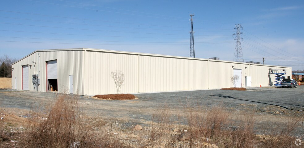 2400 W Clemmonsville Rd, Winston-Salem, NC à louer - Photo de l’immeuble – Image 3 sur 19