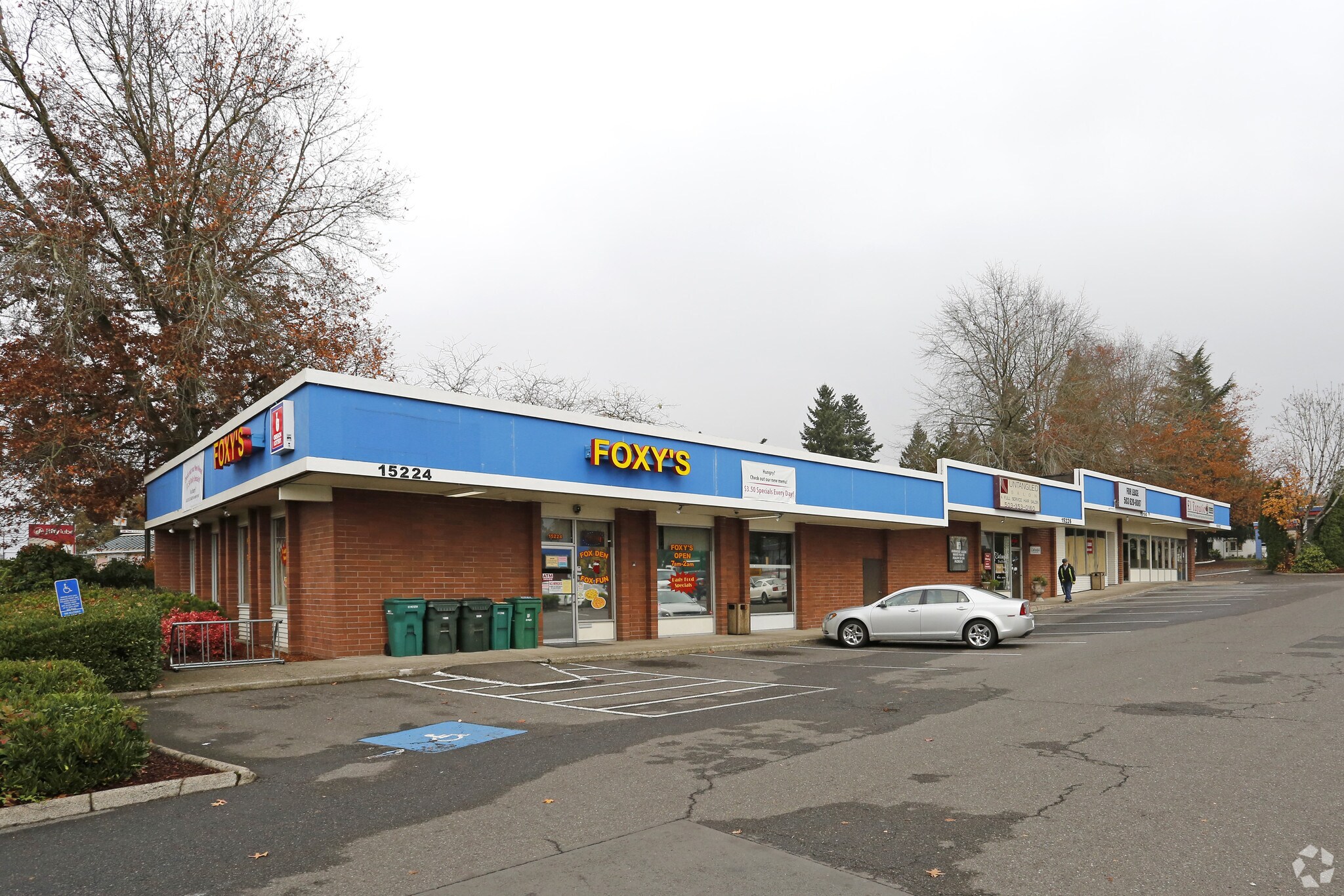 15224 SE McLoughlin Blvd, Clackamas, OR à louer Photo principale– Image 1 sur 6