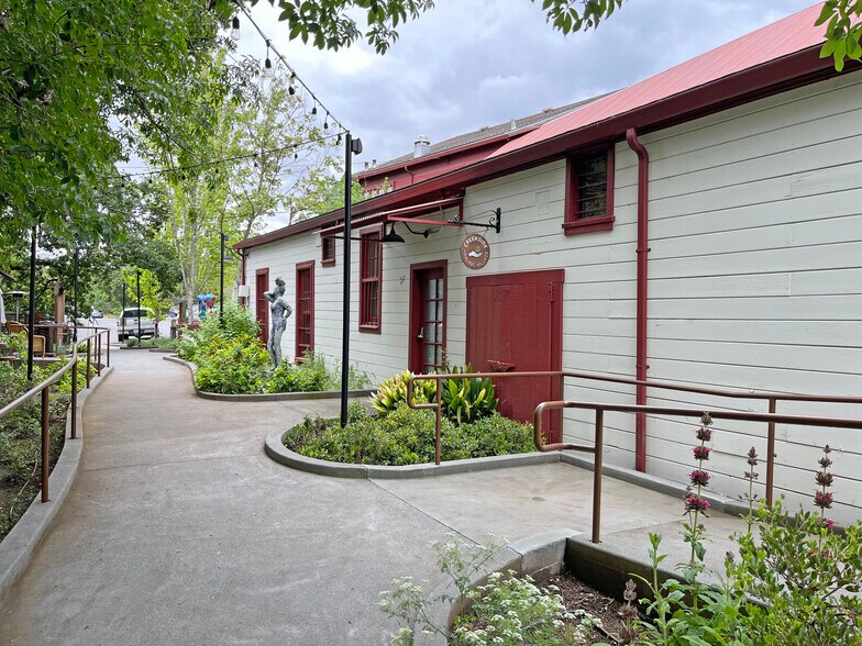 14301 Arnold Dr, Glen Ellen, CA à louer - Photo de l’immeuble – Image 3 sur 11