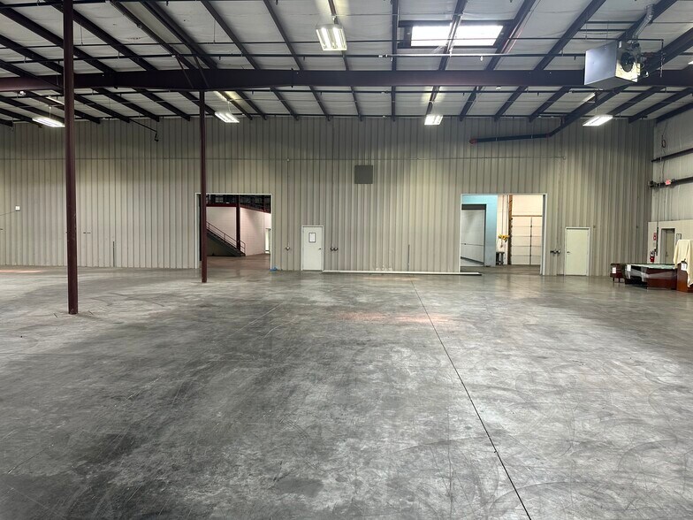 631-651 N Raddant Rd, Batavia, IL à vendre - Photo intérieure – Image 3 sur 4