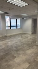 33 SW 2nd Ave, Miami, FL à louer Photo intérieure– Image 2 sur 12