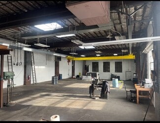 Plus de détails pour 96 Nassau Rd, Roosevelt, NY - Industriel/Logistique à louer