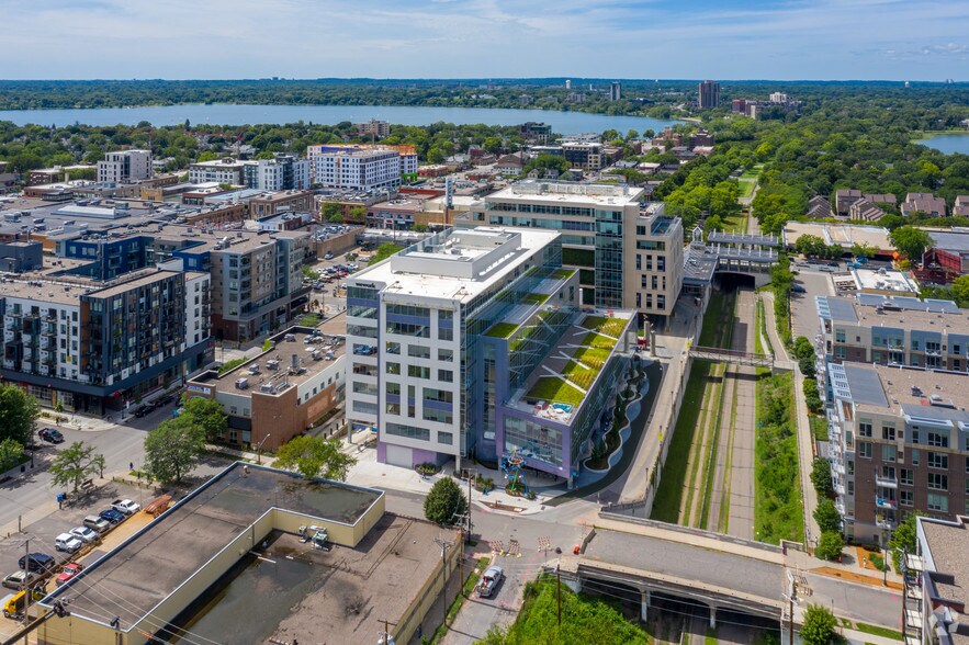 1330 Lagoon Ave, Minneapolis, MN à louer - Photo de l’immeuble – Image 2 sur 16