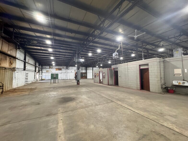848 E Commercial Ave, Whitewater, WI à louer - Photo de l’immeuble – Image 2 sur 12