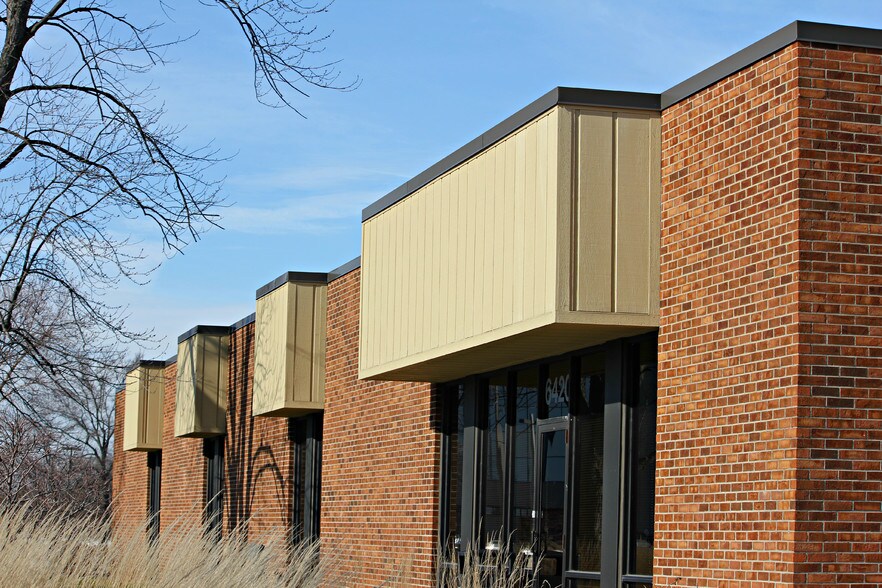 6410-6420 Castleway Dr, Indianapolis, IN à louer - Photo de l’immeuble – Image 2 sur 3