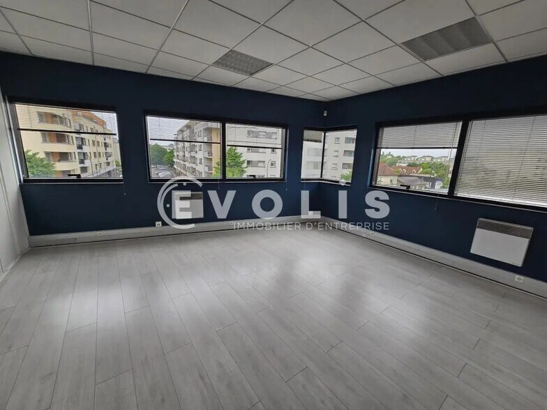 Bureau dans Chilly-Mazarin à louer - Photo intérieure – Image 3 sur 11