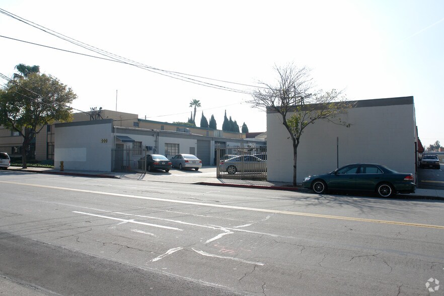 400-402 W Chevy Chase Dr, Glendale, CA à louer - Photo de l’immeuble – Image 1 sur 12
