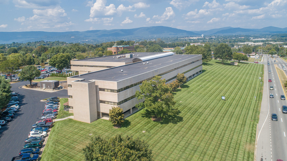 1325 Electric Rd, Roanoke, VA à louer - Photo de l’immeuble – Image 3 sur 5