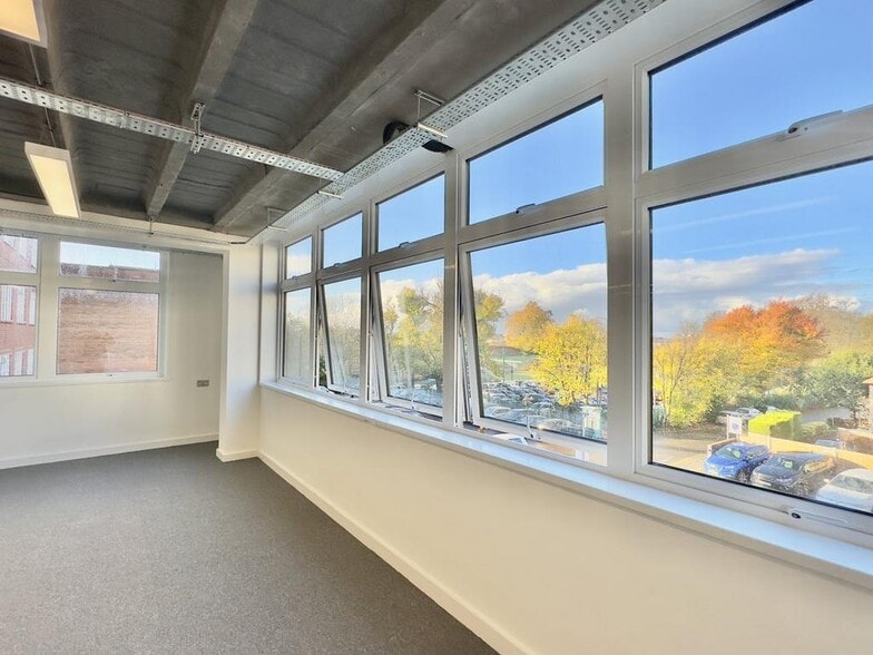 229-235 High St, Guildford à louer - Photo de l’immeuble – Image 3 sur 8
