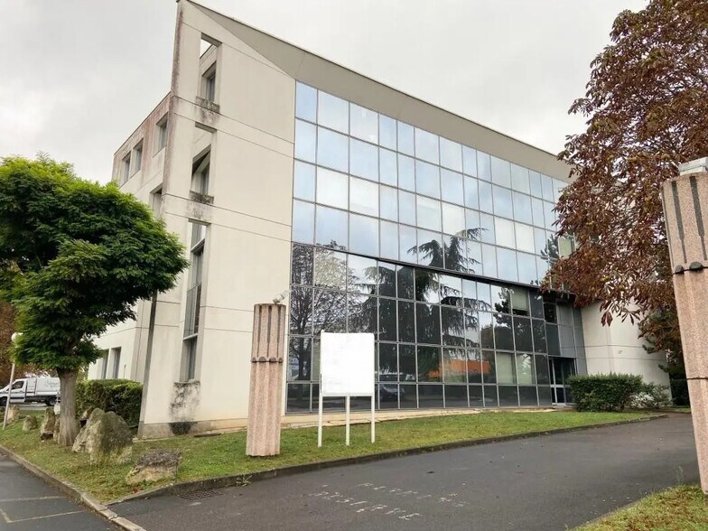 Bureau dans Chatou à vendre - Photo de l’immeuble – Image 1 sur 7