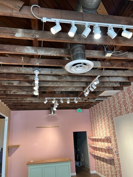 4765 W Adams Blvd, Los Angeles, CA à louer - Photo de l’immeuble – Image 3 sur 7