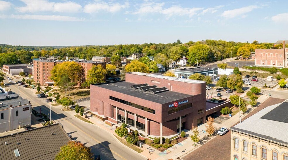 100 N Main St, Janesville, WI à louer - Photo de l’immeuble – Image 2 sur 7