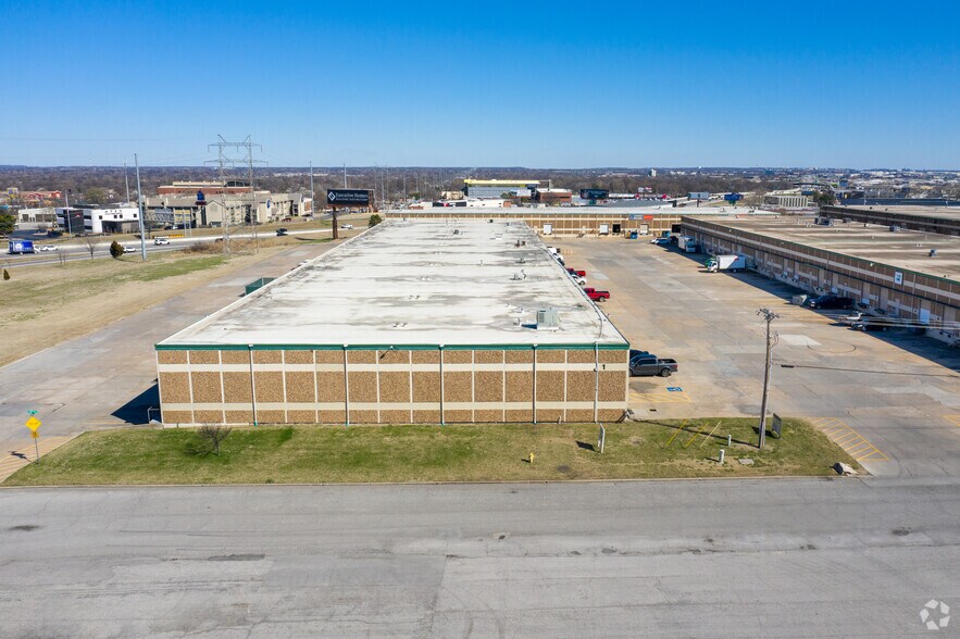 3621-3643 S 73rd East Ave, Tulsa, OK à louer - Photo de l’immeuble – Image 3 sur 4