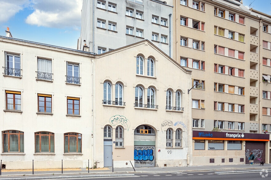 6 Rue Juliette Dodu, Paris à louer - Photo de l’immeuble – Image 2 sur 3