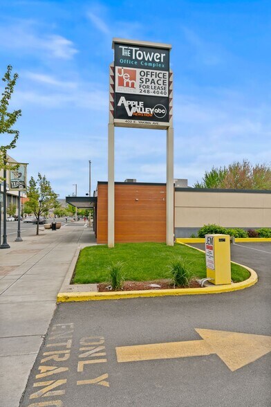402 E Yakima Ave, Yakima, WA à louer - Photo de l’immeuble – Image 3 sur 16