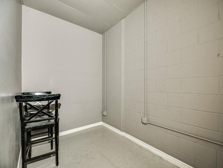 1009 N Bowen Rd, Arlington, TX à louer - Photo de l’immeuble – Image 3 sur 30
