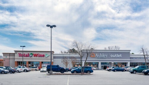 3503 W Gate City Blvd, Greensboro, NC à louer - Photo de l’immeuble – Image 2 sur 8