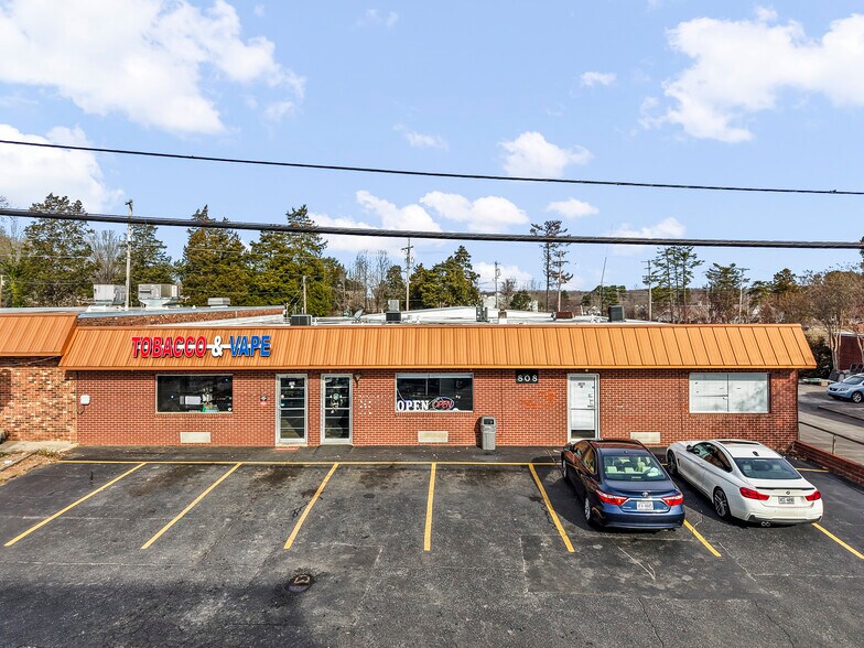 808-810 W Main St, Jamestown, NC à vendre - Photo de l’immeuble – Image 2 sur 21