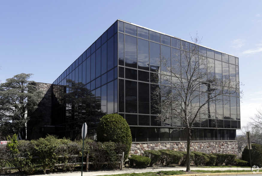 85 Orient Way, Rutherford, NJ à louer - Photo principale – Image 1 sur 88