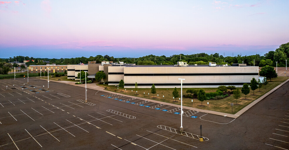 4500 Munson St, Canton, OH à louer - Photo de l’immeuble – Image 2 sur 8