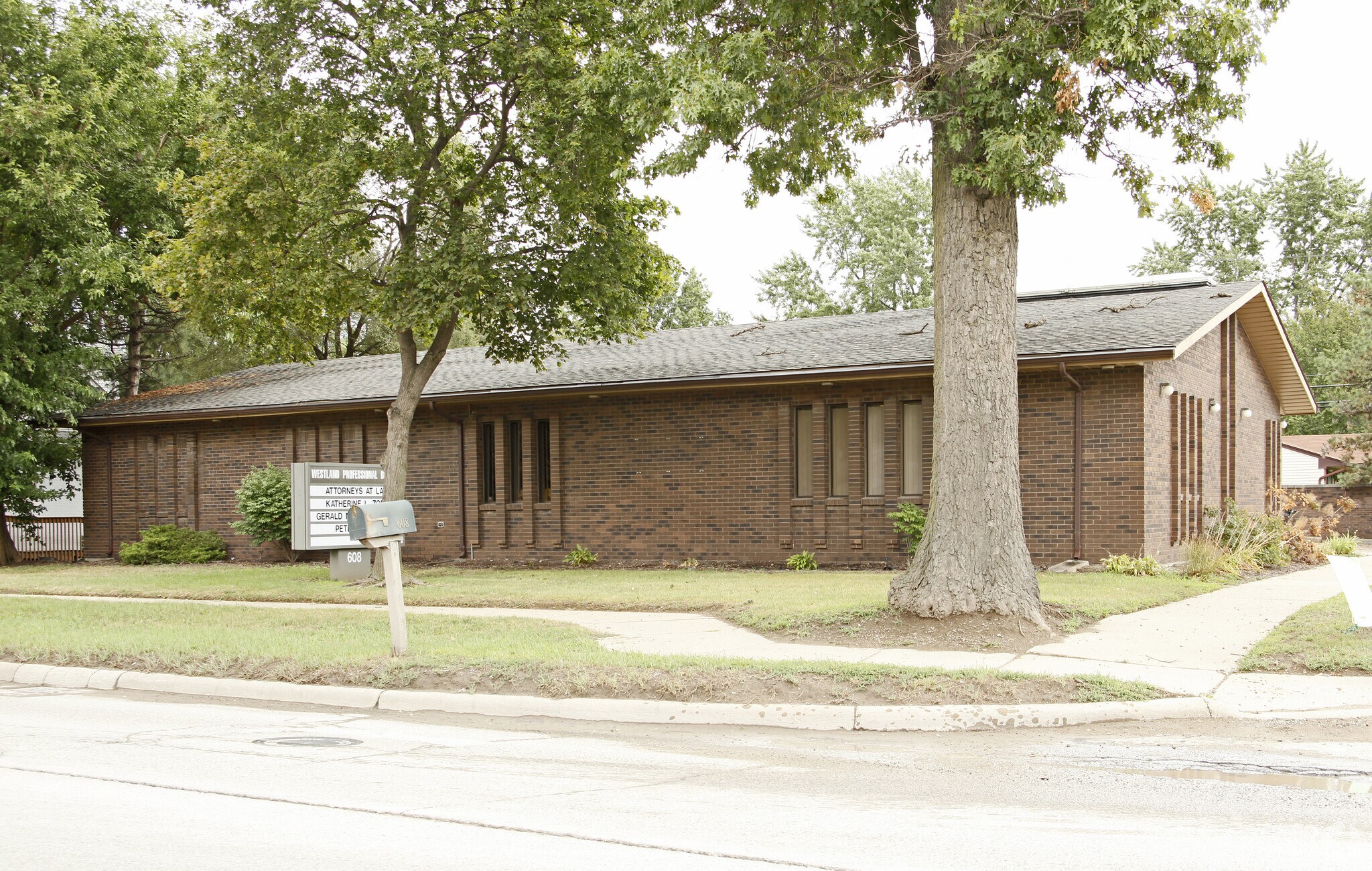 608 N Wayne Rd, Westland, MI à vendre Photo principale– Image 1 sur 18