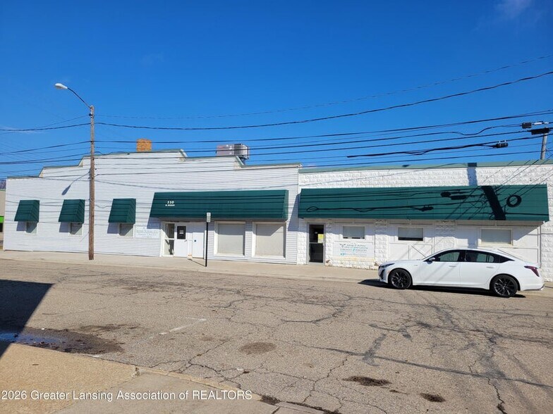 108 W Higham St, Saint Johns, MI à vendre - Photo de l’immeuble – Image 3 sur 45