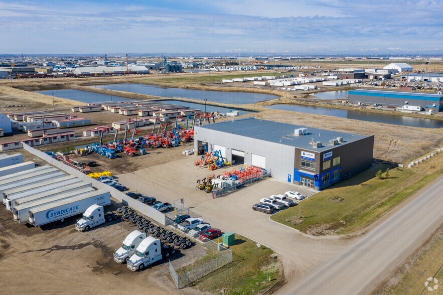 285113 Frontier Rd SE, Calgary, AB à louer - Photo de l’immeuble – Image 2 sur 2